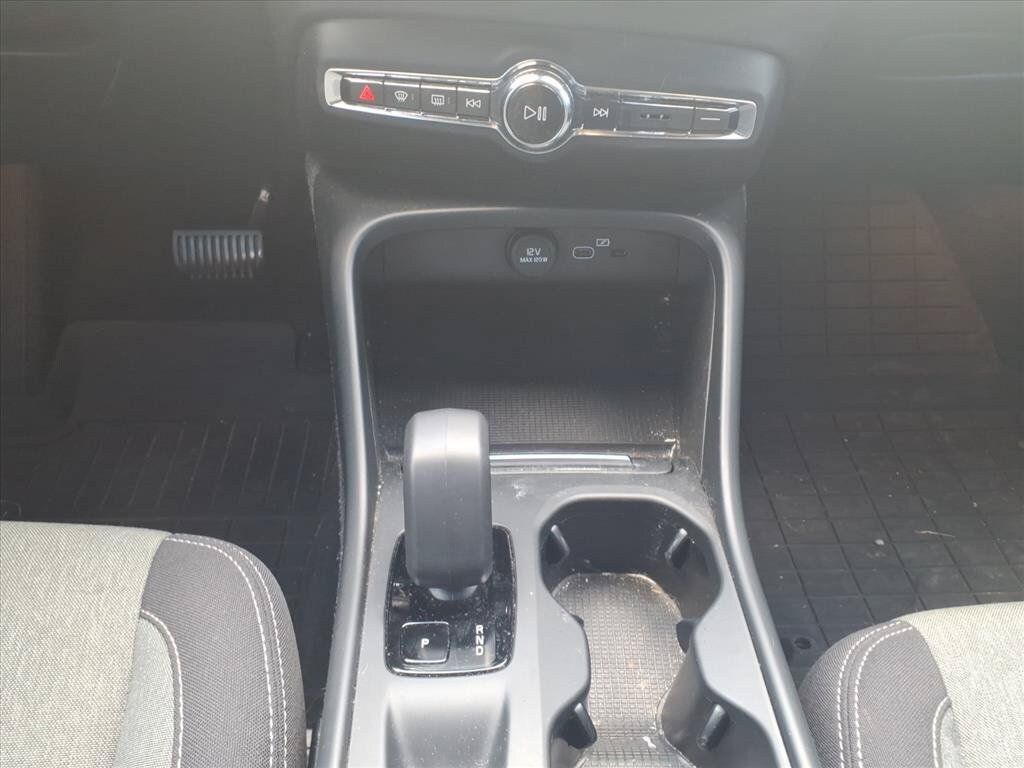 Used 2023 Volvo XC40 B4 Core w/ Convenience Package FWD image 26