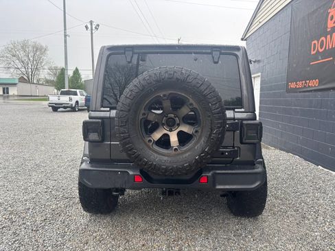Used 2019 Jeep Wrangler Unlimited Sahara AWD/4WD image 4