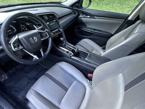 Used 2019 Honda Civic Touring image 10