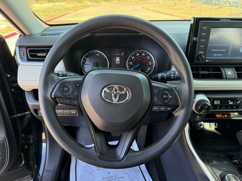 Used 2021 Toyota RAV4 XLE w/ Convenience Package image 16
