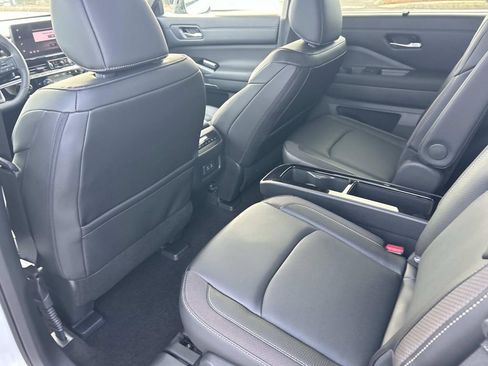 New 2026 Nissan Pathfinder SL w/ SL Premium Package AWD/4WD image 17