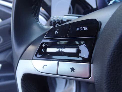 Used 2024 Hyundai Elantra Limited FWD image 19
