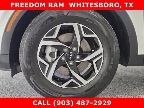 Used 2024 Kia Sportage LX image 7