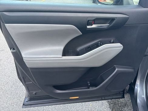 Used 2022 Toyota Highlander XLE image 20