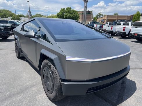 Used 2024 Tesla Cybertruck AWD Crew Cab image 4