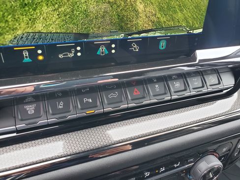 New 2026 Chevrolet Silverado 2500 ZR2 w/ LPO, Dark Essentials Package AWD/4WD image 23