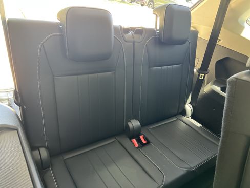 Used 2024 Volkswagen Tiguan SE FWD image 28