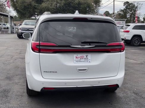 Used 2022 Chrysler Pacifica Touring-L image 7