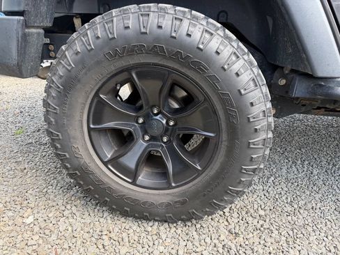 Used 2017 Jeep Wrangler Unlimited Sport w/ Quick Order Package 24S AWD/4WD image 12