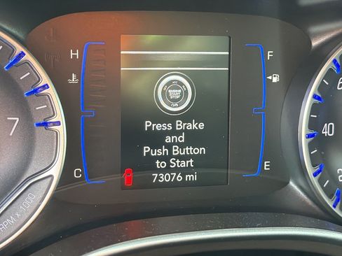 Used 2023 Chrysler Voyager LX FWD image 3