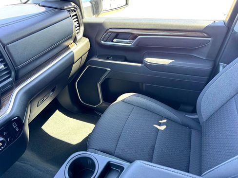 Used 2025 Chevrolet Silverado 2500 LT w/ Convenience Package image 29