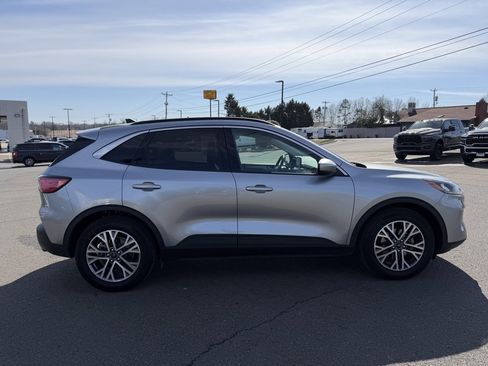 Used 2022 Ford Escape SEL image 2
