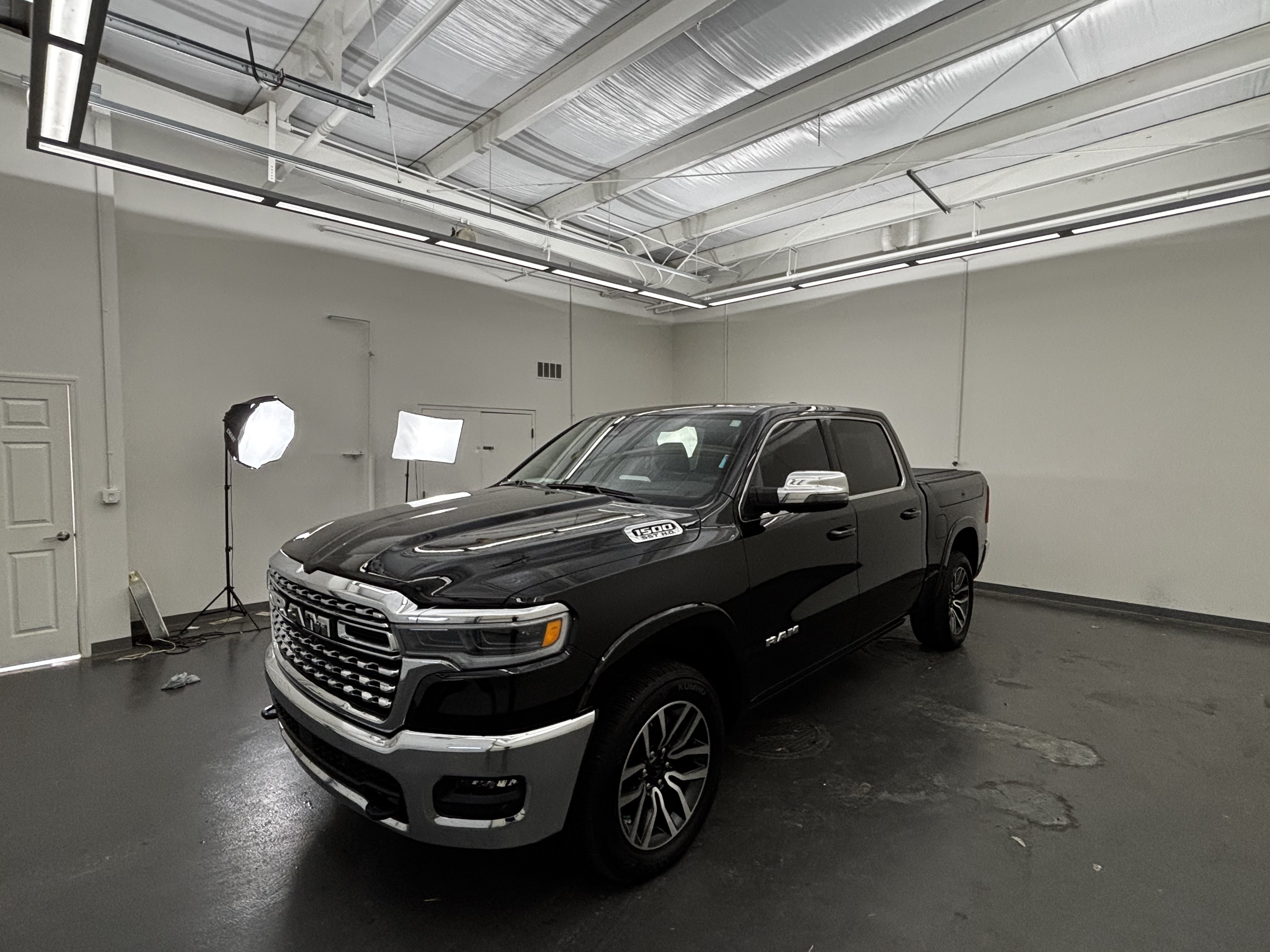 Used 2025 RAM 1500 Limited AWD/4WD image 3
