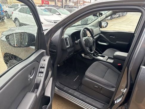 Used 2023 Nissan Frontier SV image 17