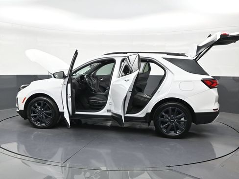 Used 2024 Chevrolet Equinox RS FWD image 30