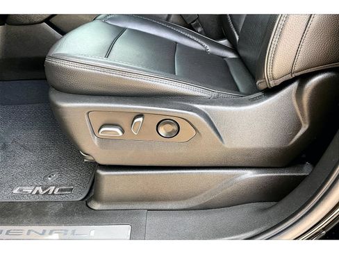 Used 2022 GMC Yukon XL Denali AWD/4WD image 29
