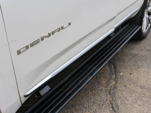 Used 2021 GMC Yukon Denali w/ Denali Premium Package image 8