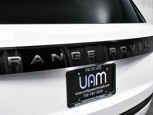 Used 2025 Land Rover Range Rover SE image 98