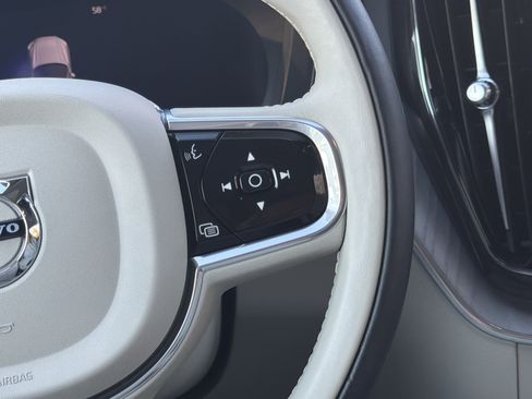 Certified 2023 Volvo XC60 B5 Plus w/ Climate Package image 20