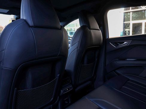 Used 2025 Audi Q4 e-tron Premium image 27