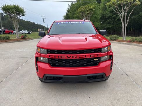 Used 2020 Chevrolet Silverado 1500 Custom w/ Custom Value Package image 2