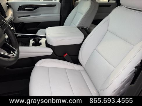 Used 2025 Chevrolet Suburban Premier w/ Sun And Tow Package AWD/4WD image 10
