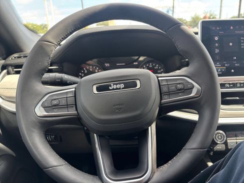 Used 2025 Jeep Compass Limited AWD/4WD image 29