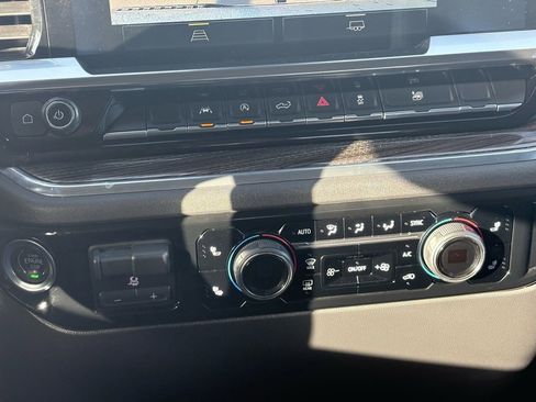 Used 2025 Chevrolet Silverado 1500 LT image 11