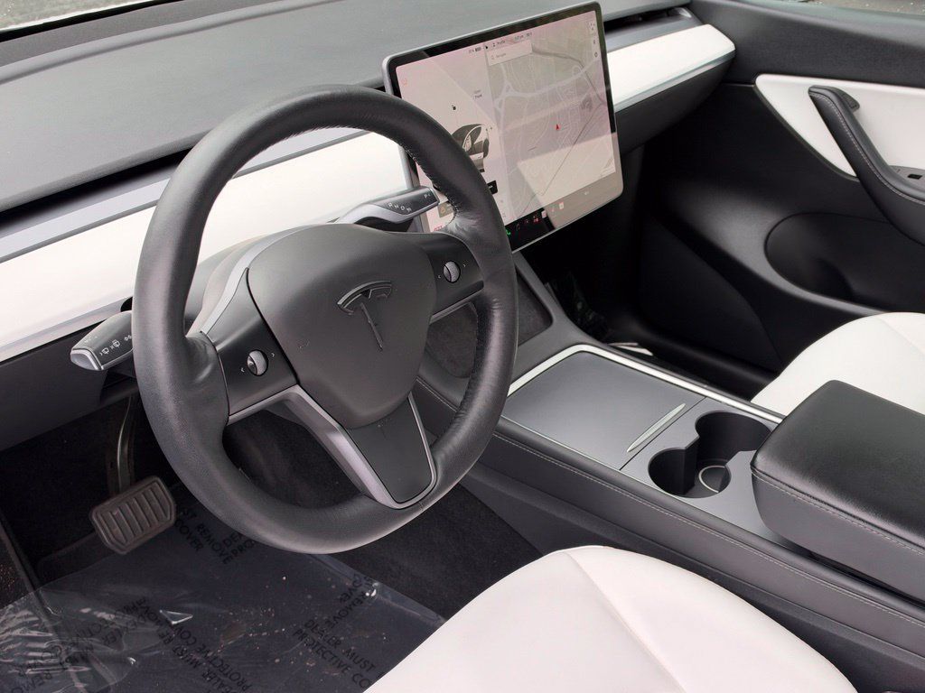 Used 2021 Tesla Model Y Long Range AWD/4WD image 11