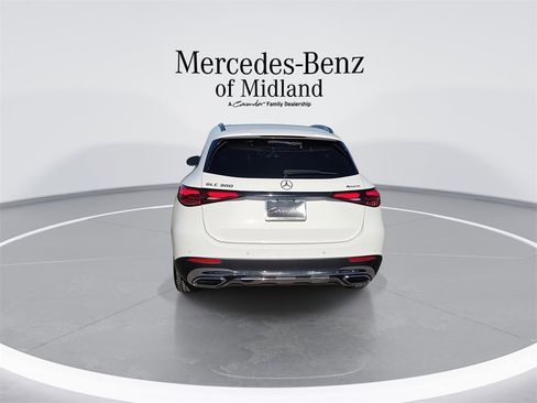 Used 2025 Mercedes-Benz GLC 300 4MATIC image 7