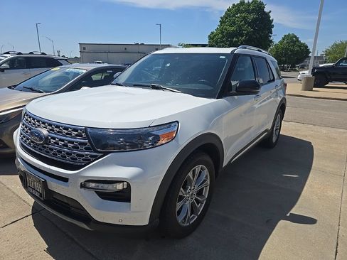 Used 2021 Ford Explorer Limited AWD/4WD image 2