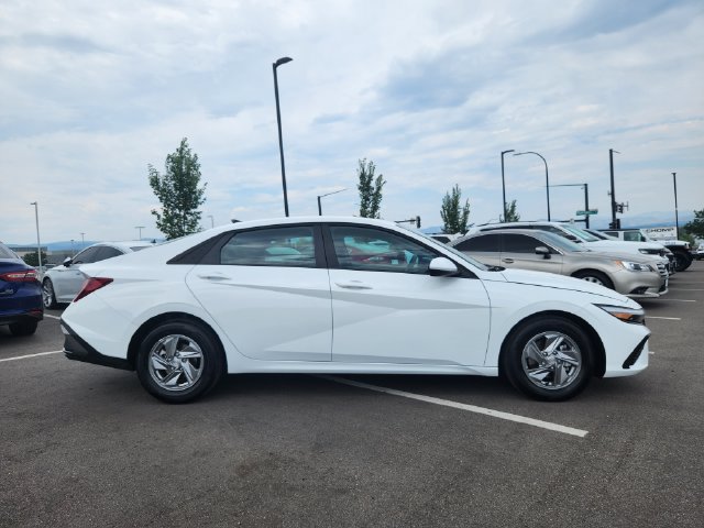 Certified 2025 Hyundai Elantra SE FWD image 6