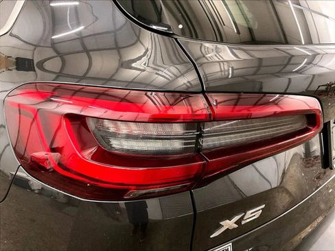 Used 2020 BMW X5 xDrive40i w/ Premium Package image 28