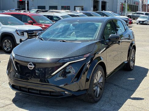 Used 2023 Nissan Ariya AWD image 10