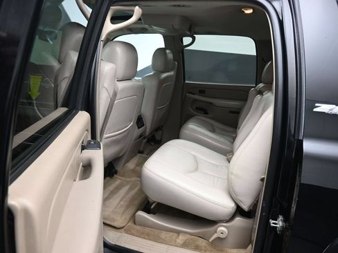 Used 2005 Chevrolet Suburban Z71 w/ Preferred Equipment Group AWD/4WD image 25