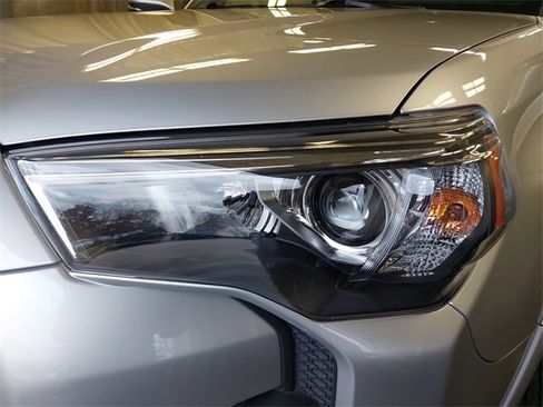 Used 2022 Toyota 4Runner SR5 Premium image 30