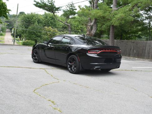 Used 2018 Dodge Charger R/T w/ Premium Group RWD image 4