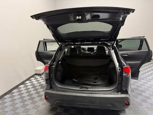 Used 2024 Toyota Corolla Cross XLE image 22
