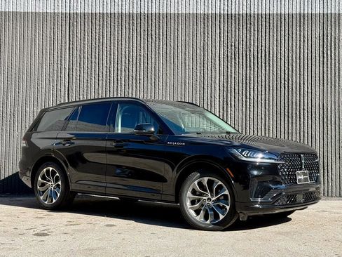 New 2025 Lincoln Aviator AWD w/ Jet Appearance Package image 7