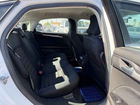 Used 2015 Ford Fusion SE image 25