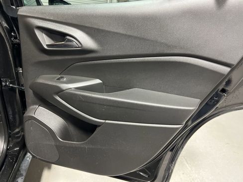 Used 2025 Chevrolet Trax LT w/ LT Convenience Package image 11