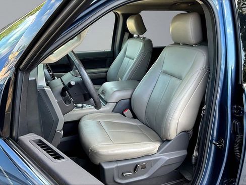 Used 2019 Ford Expedition XLT w/ Equipment Group 202A RWD image 20