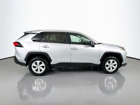 Used 2022 Toyota RAV4 LE FWD image 5