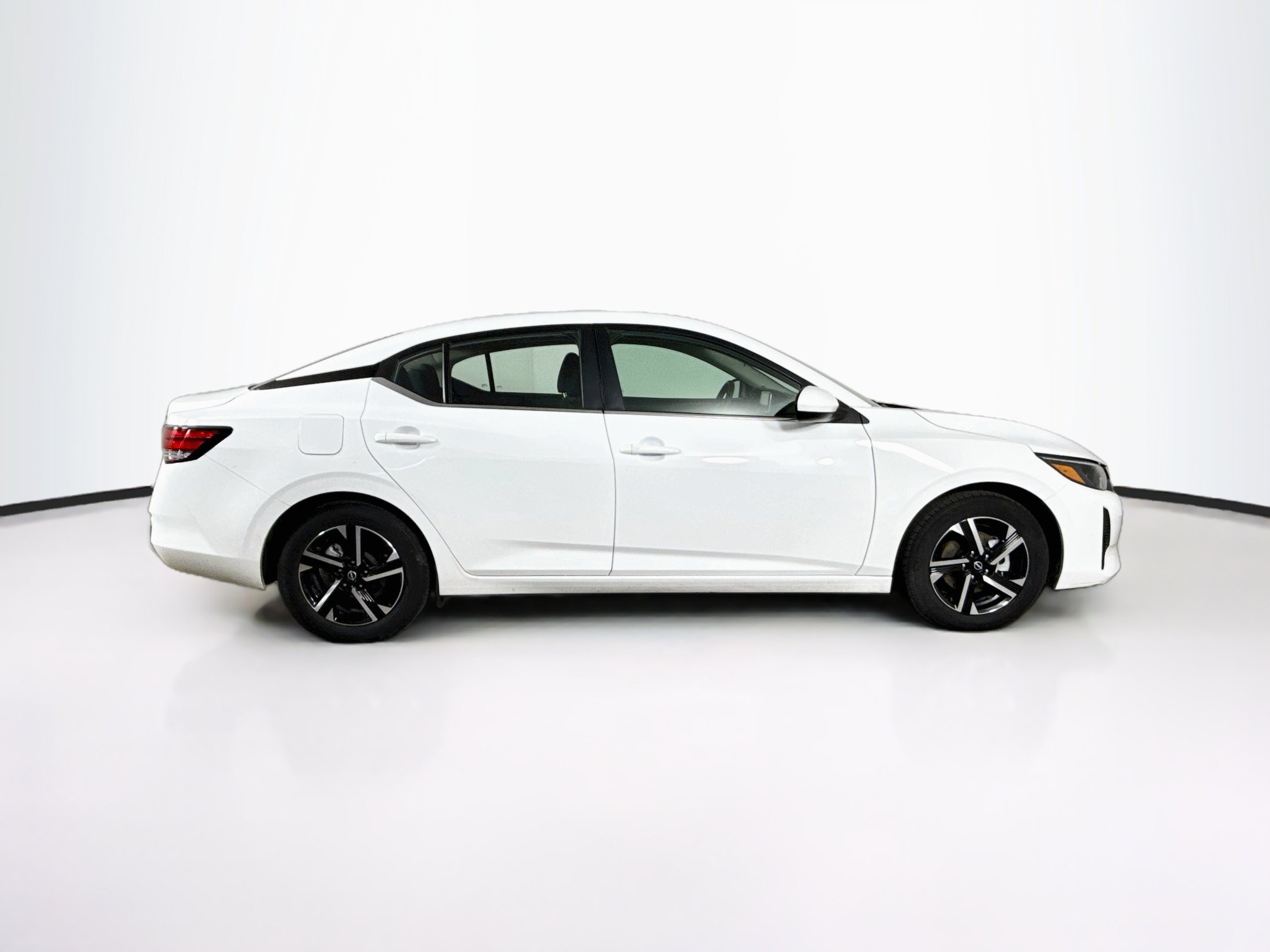 Used 2024 Nissan Sentra SV FWD image 2