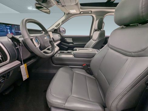 New 2026 Ford Expedition Active image 4