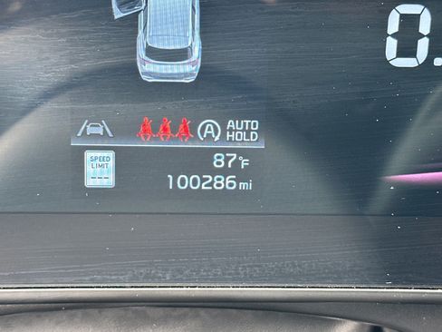 Used 2023 Kia Sportage EX FWD image 9