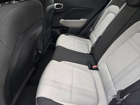 Certified 2025 Hyundai Venue SEL image 30