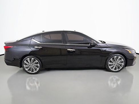 Used 2023 Nissan Altima 2.5 SL FWD image 14