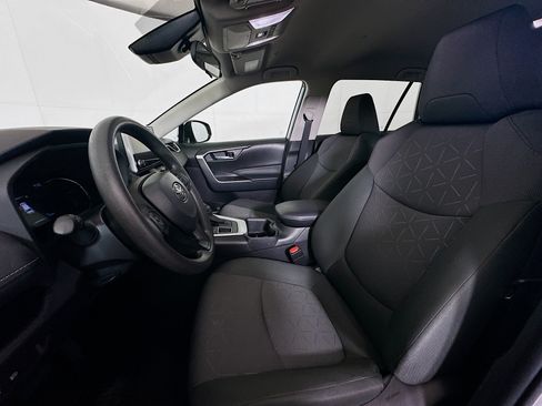 Used 2025 Toyota RAV4 XLE AWD/4WD image 13