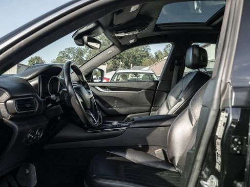 Used 2018 Maserati Levante Sport Utility 4D image 7